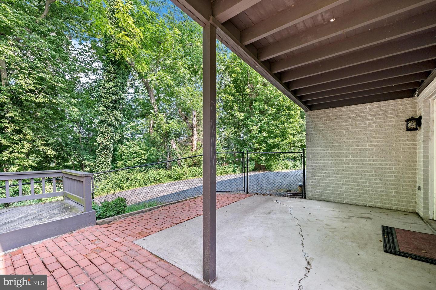 207 Delaware Ln