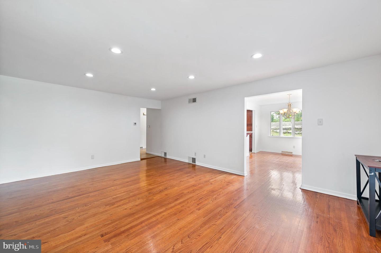 207 Delaware Ln