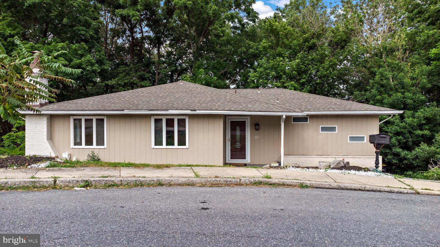 207 Delaware Ln