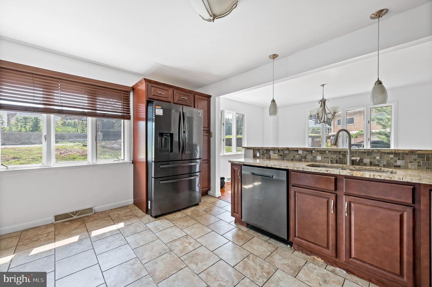 207 Delaware Ln