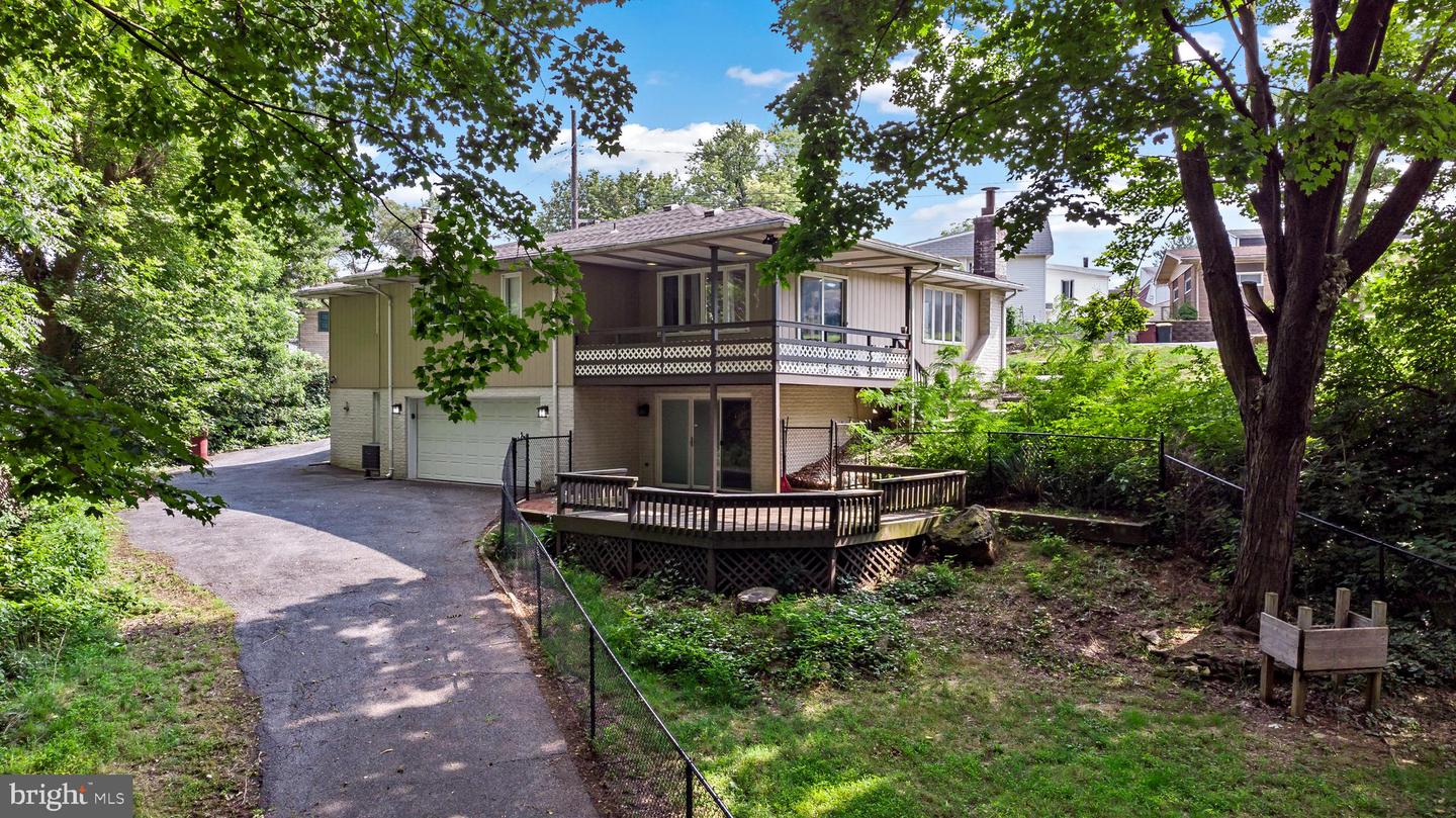 207 Delaware Ln