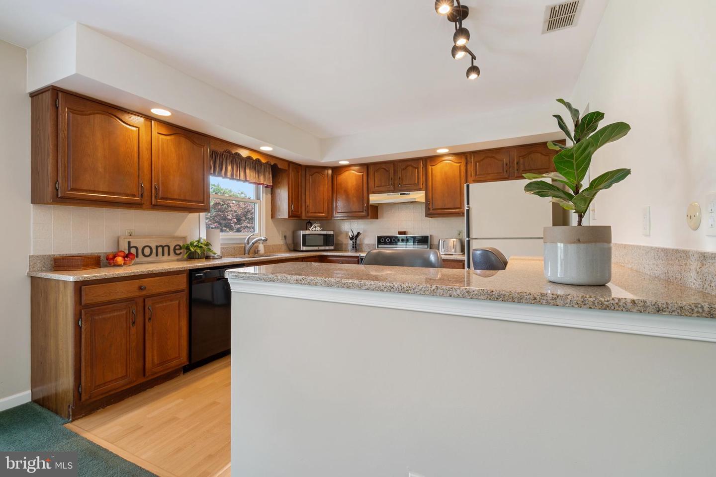 7592 Kings HIGHWAY