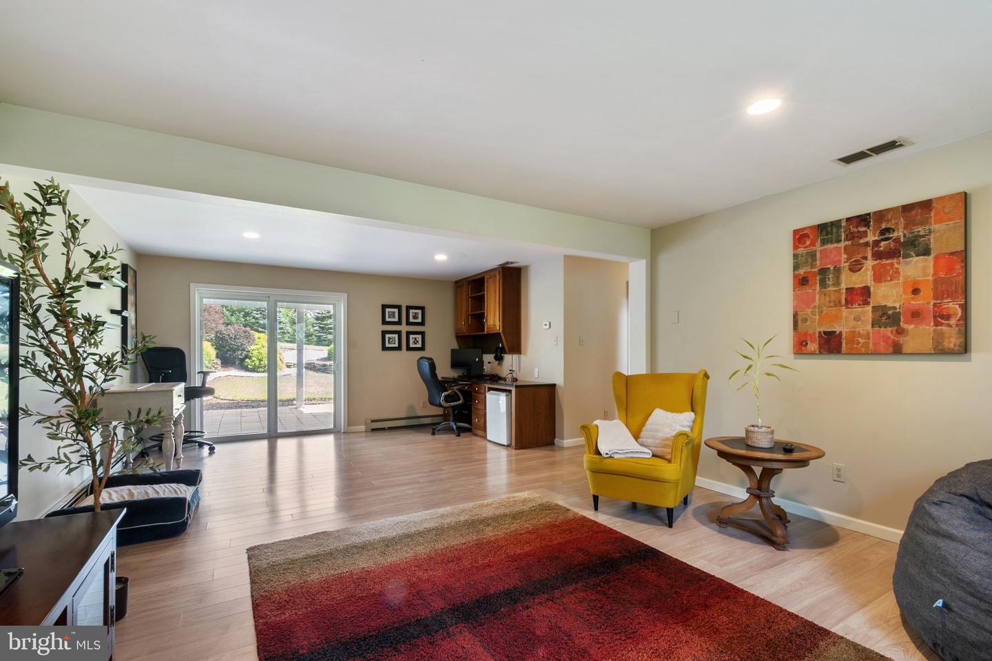 7592 Kings HIGHWAY