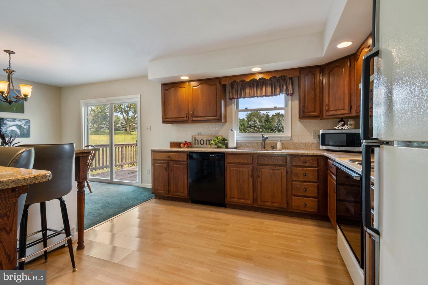 7592 Kings HIGHWAY
