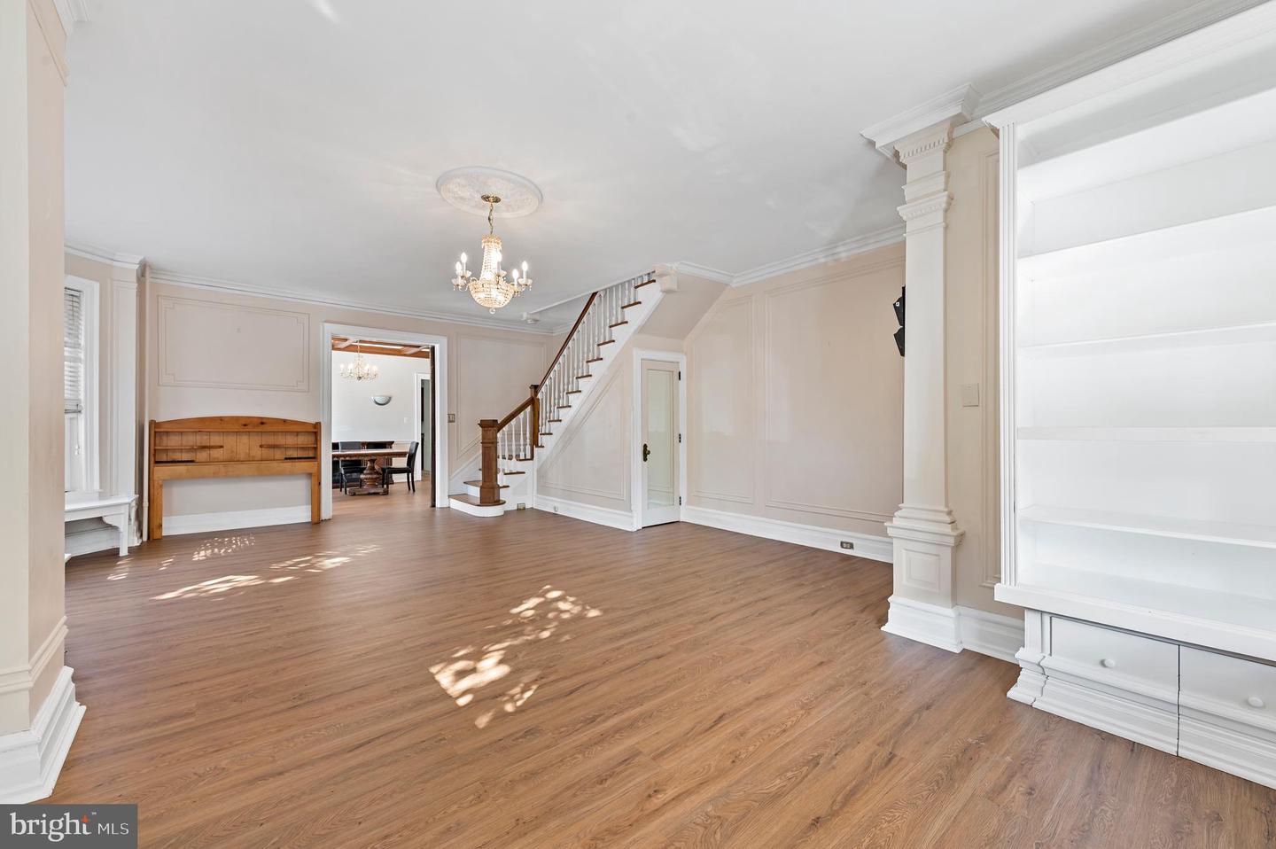 1653 W W Linden St