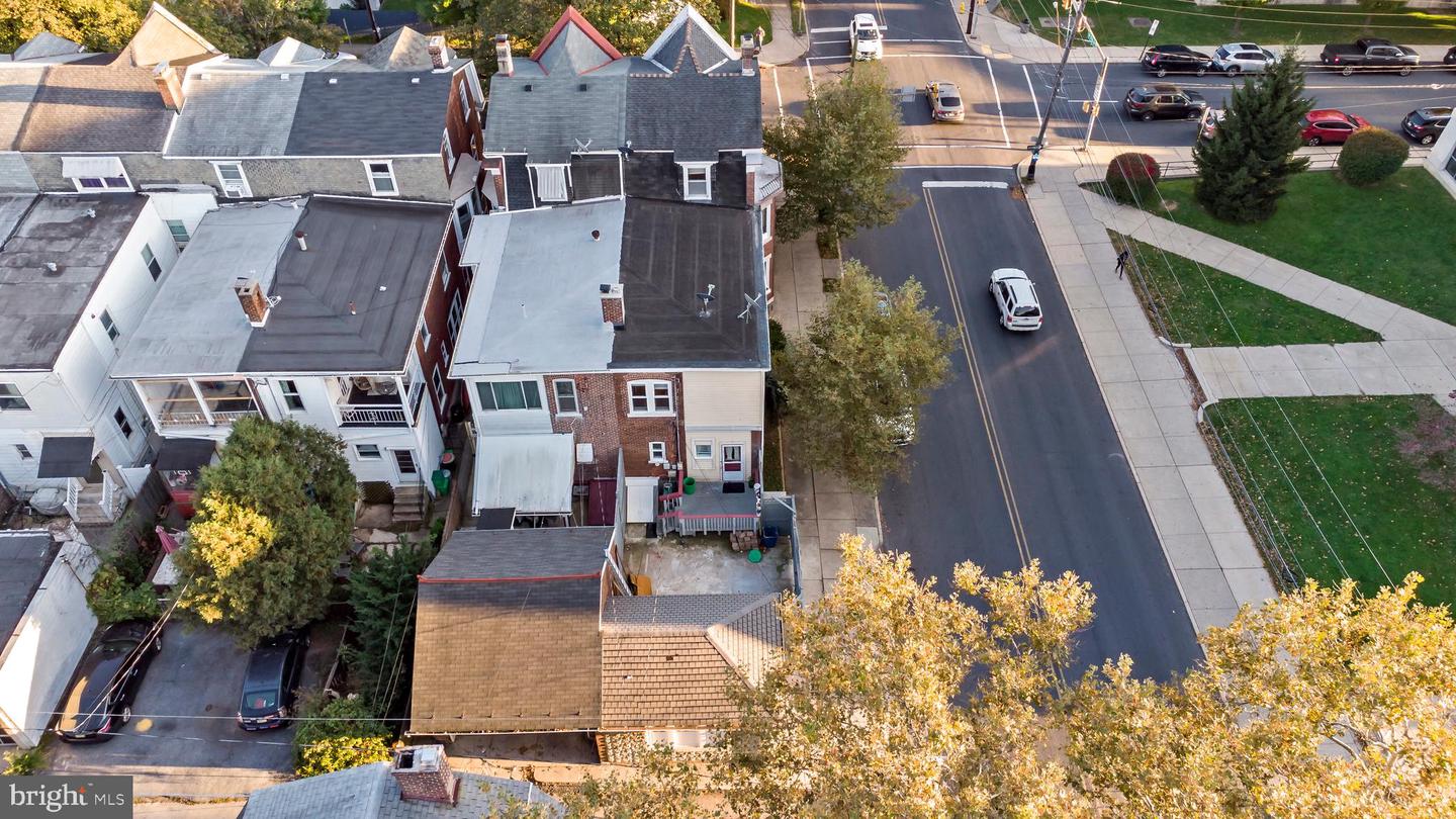 1653 W W Linden St