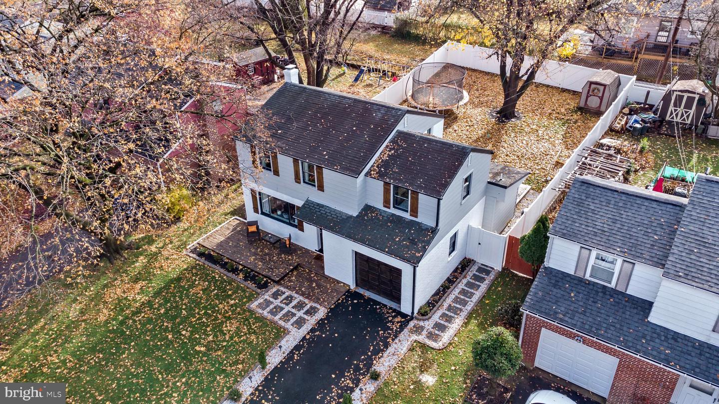 2318 W Walnut St