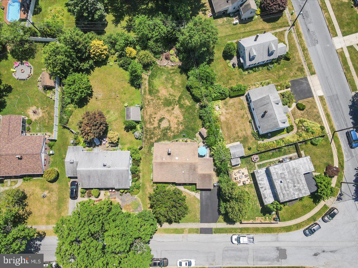 2764 W Fairview St