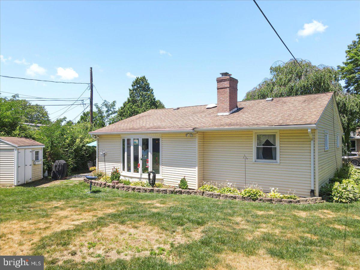 2764 W Fairview St