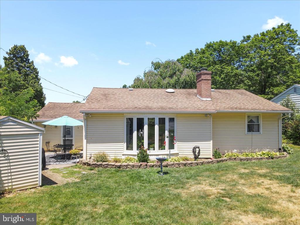 2764 W Fairview St