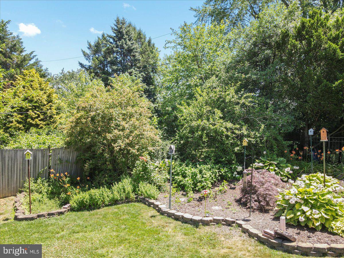 2764 W Fairview St