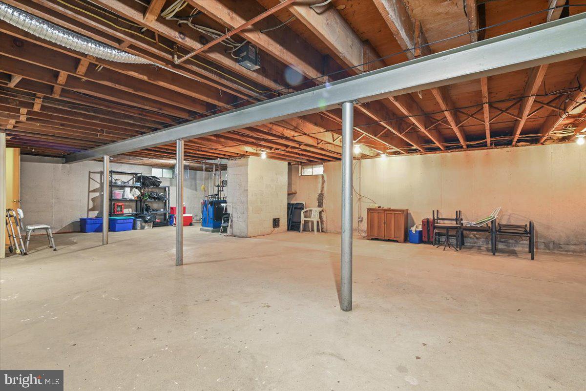 2764 W Fairview St