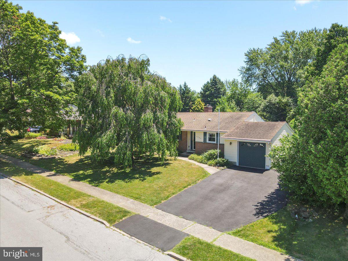 2764 W Fairview St