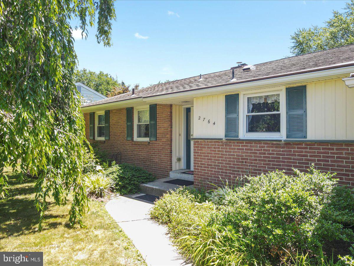 2764 W Fairview St