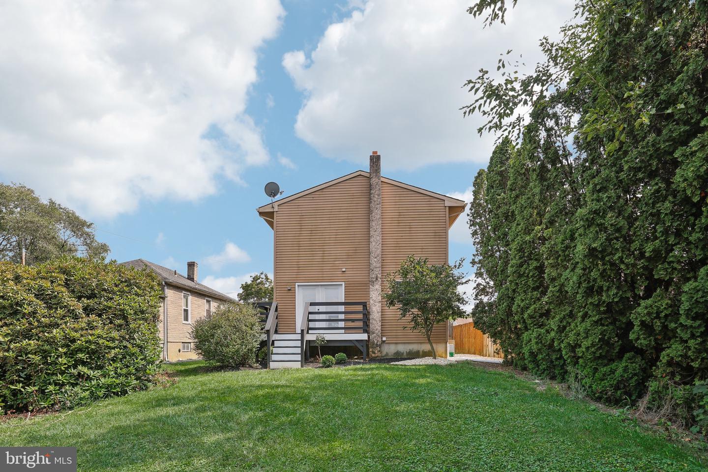 339 W Lexington St