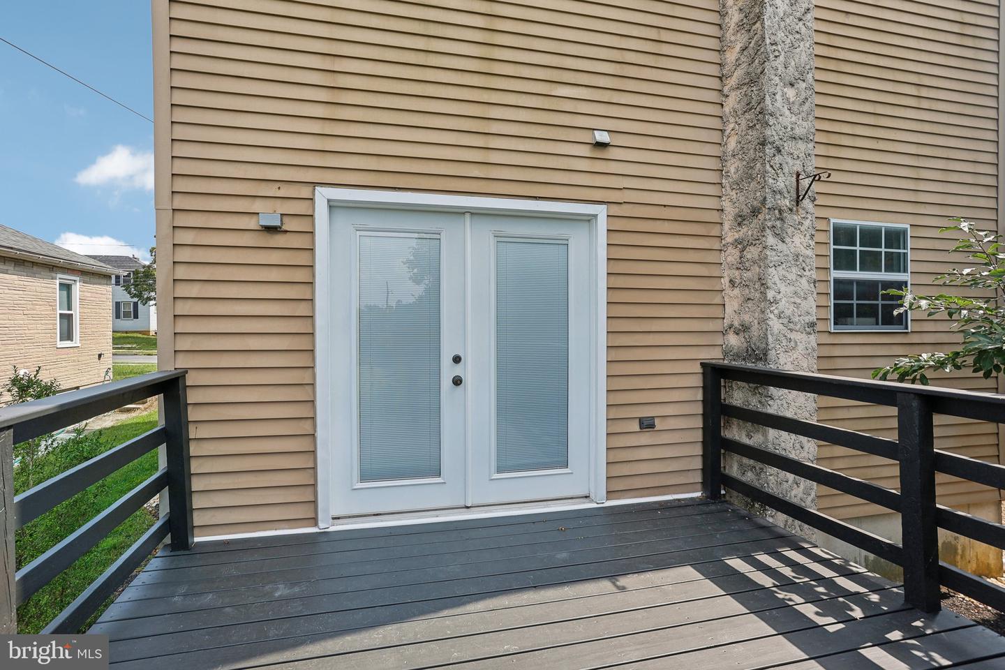 339 W Lexington St