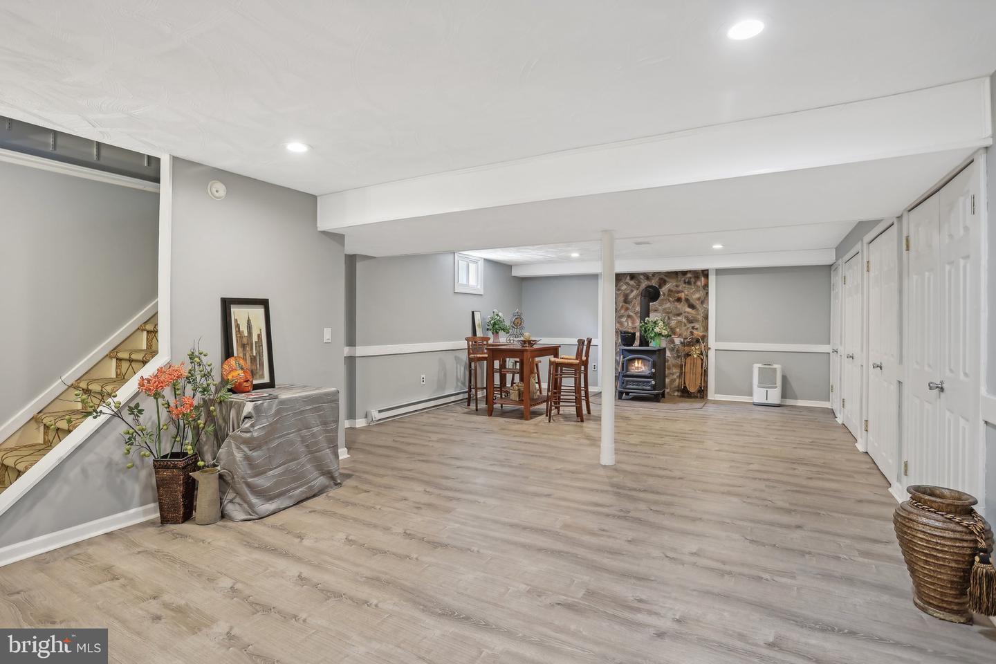 339 W Lexington St