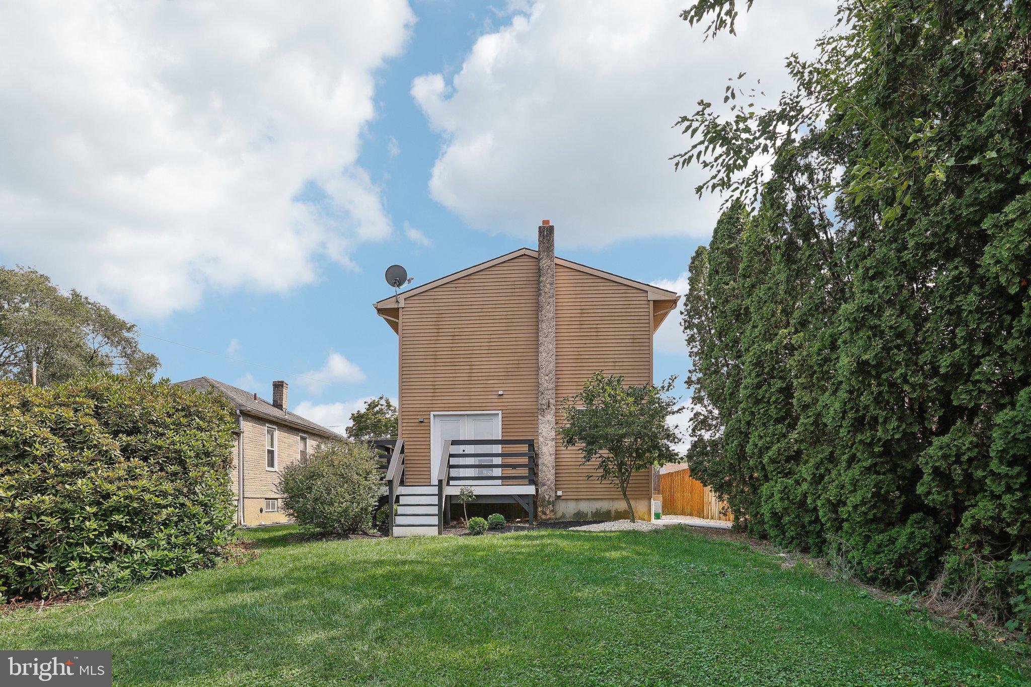 339 W Lexington St