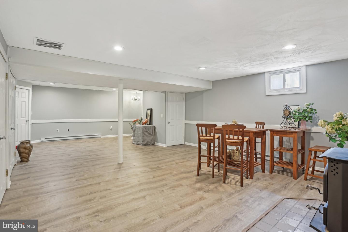 339 W Lexington St