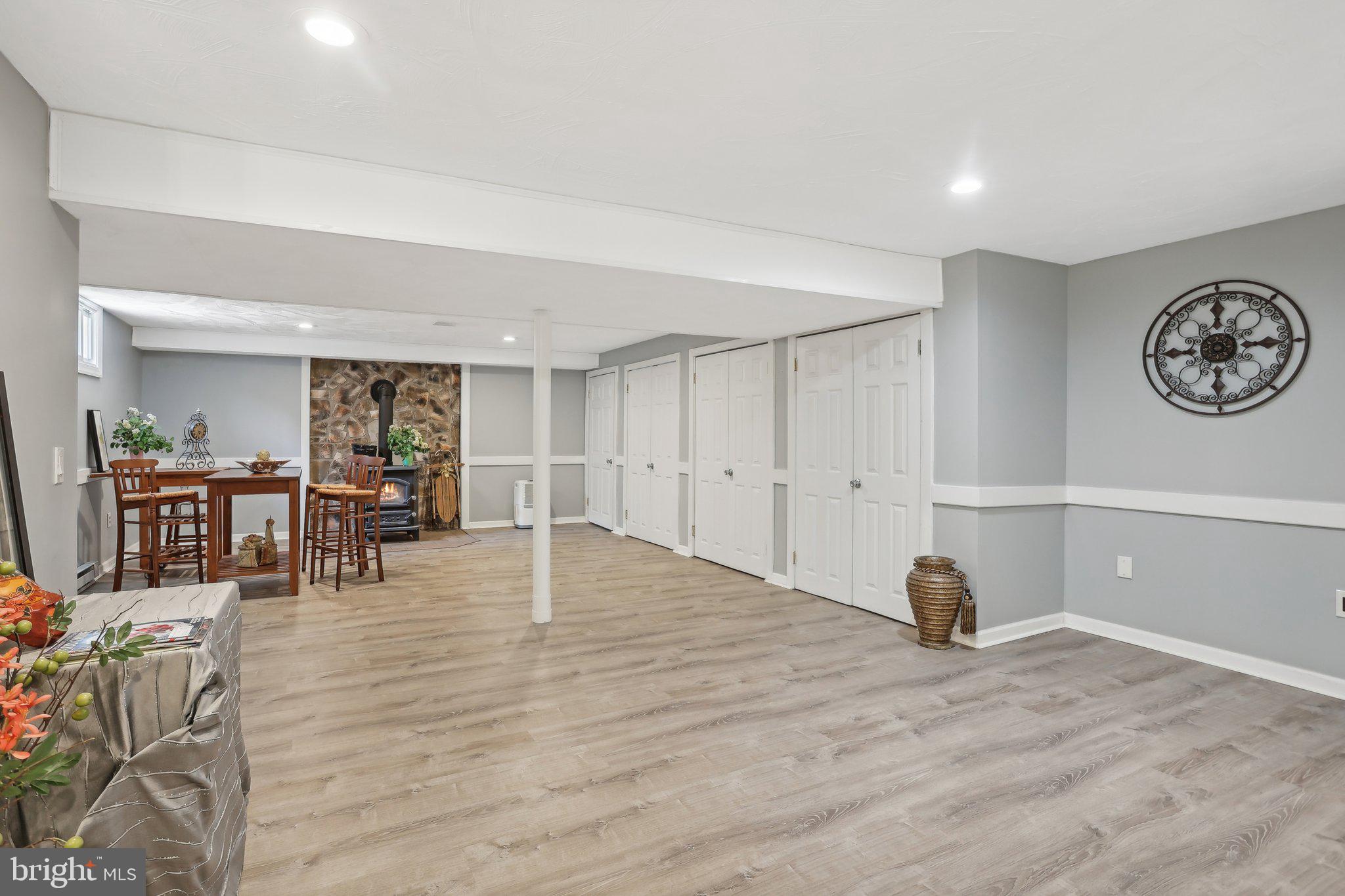 339 W Lexington St