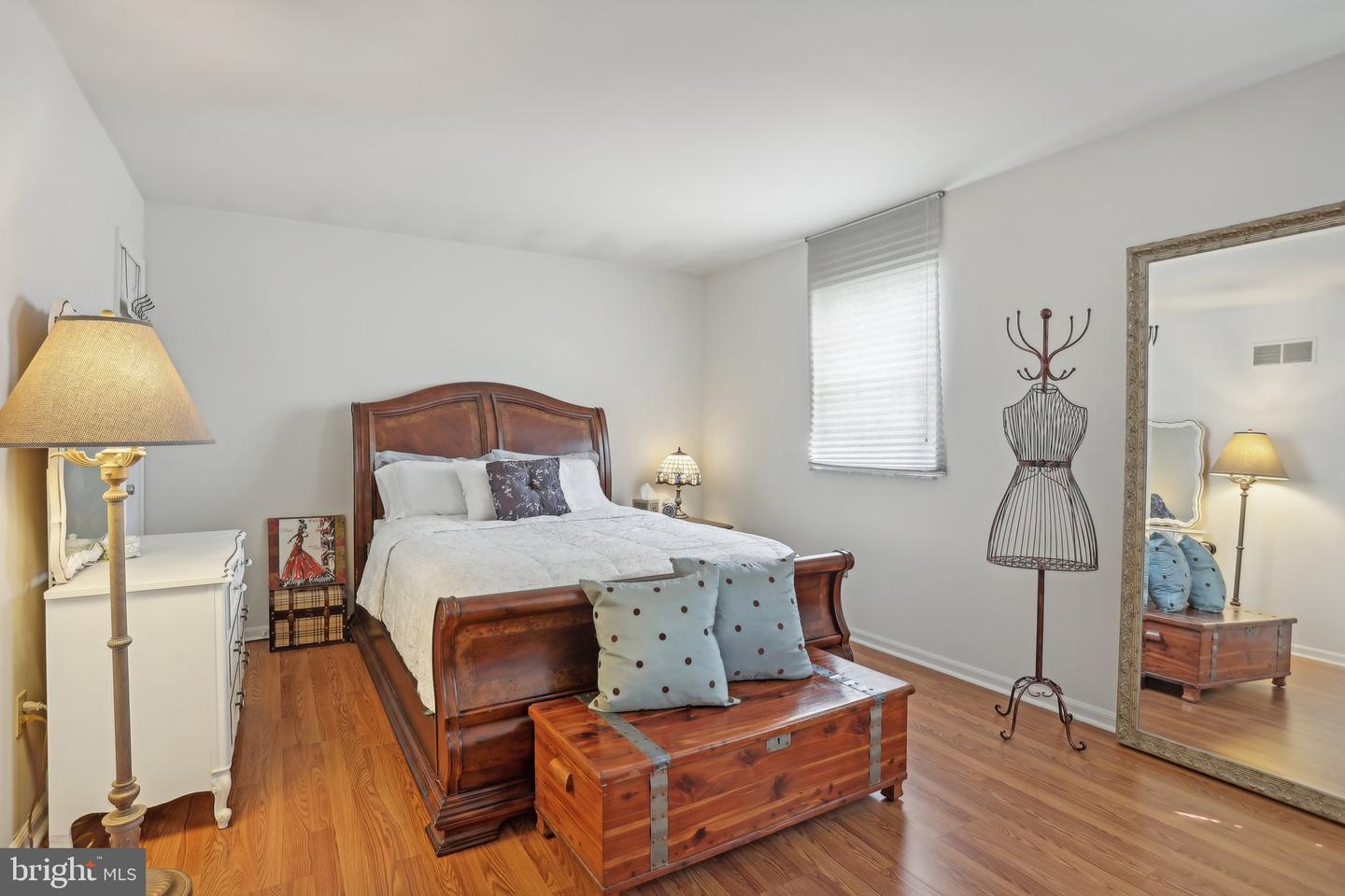 339 W Lexington St