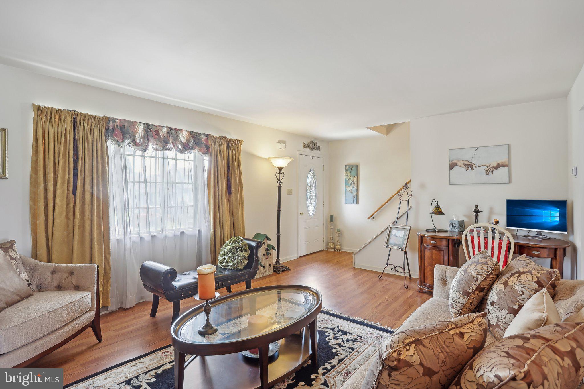 339 W Lexington St