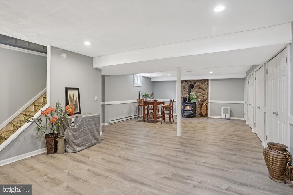 339 W Lexington St