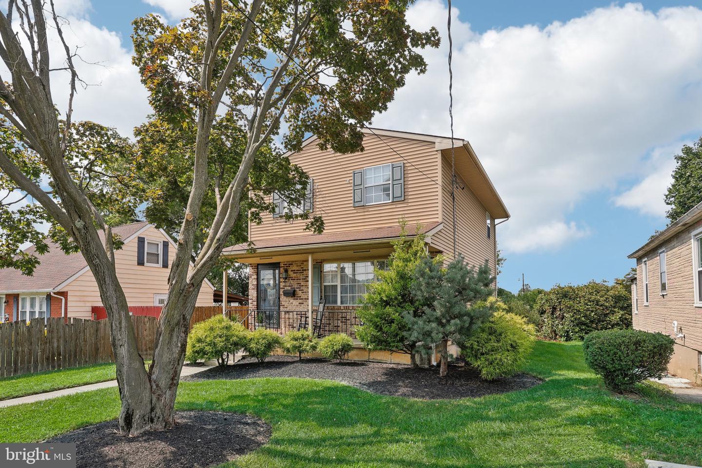 339 W Lexington St