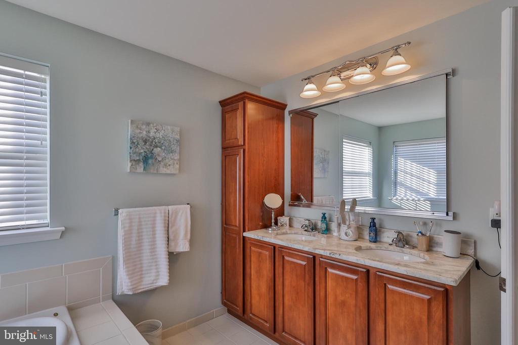 3528 Lenape Ln