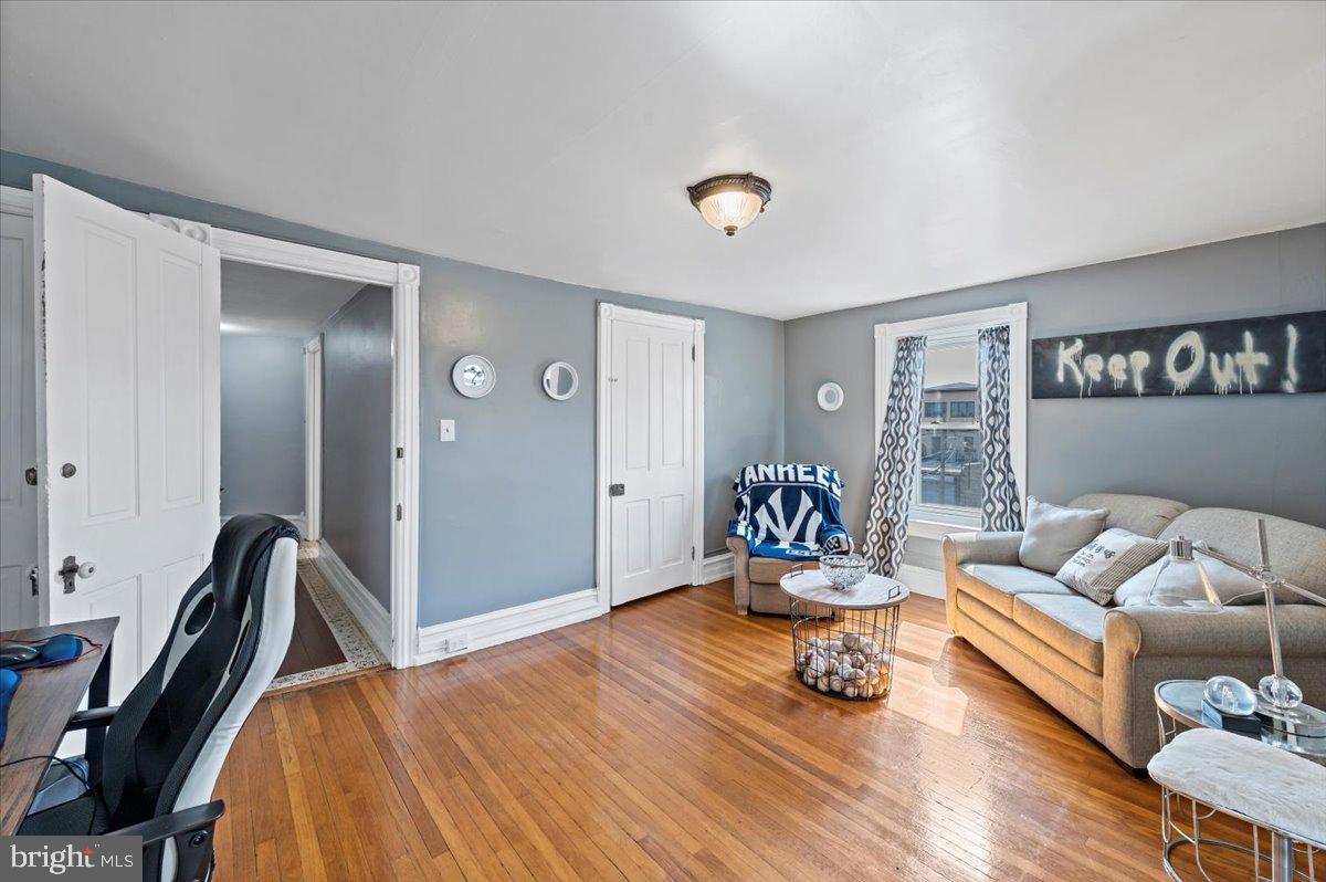 21 N 11th St