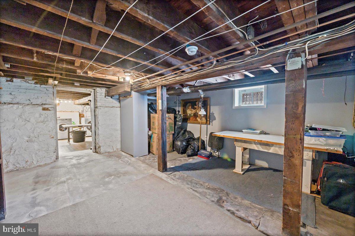 21 N 11th St