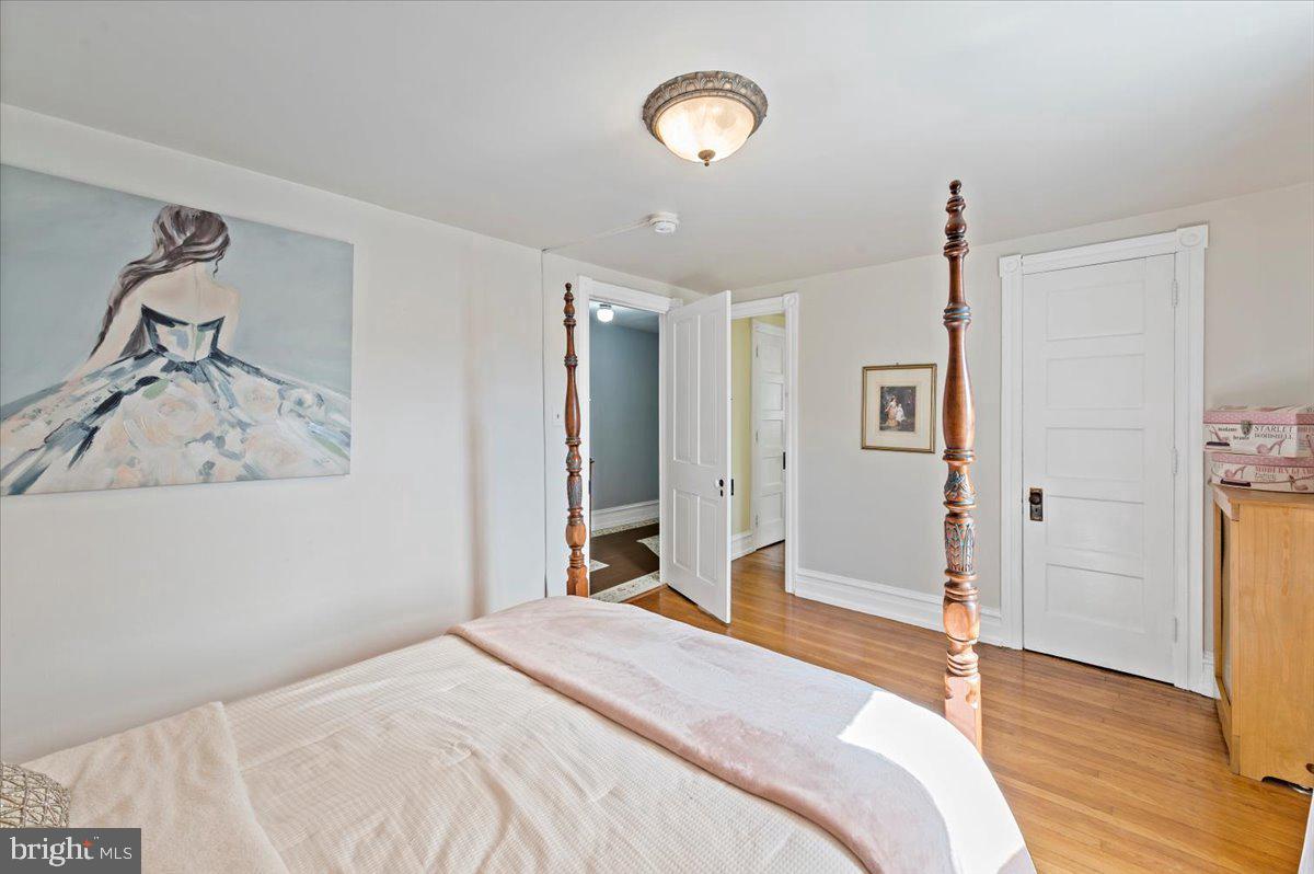 21 N 11th St