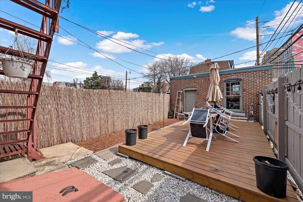 21 N 11th St