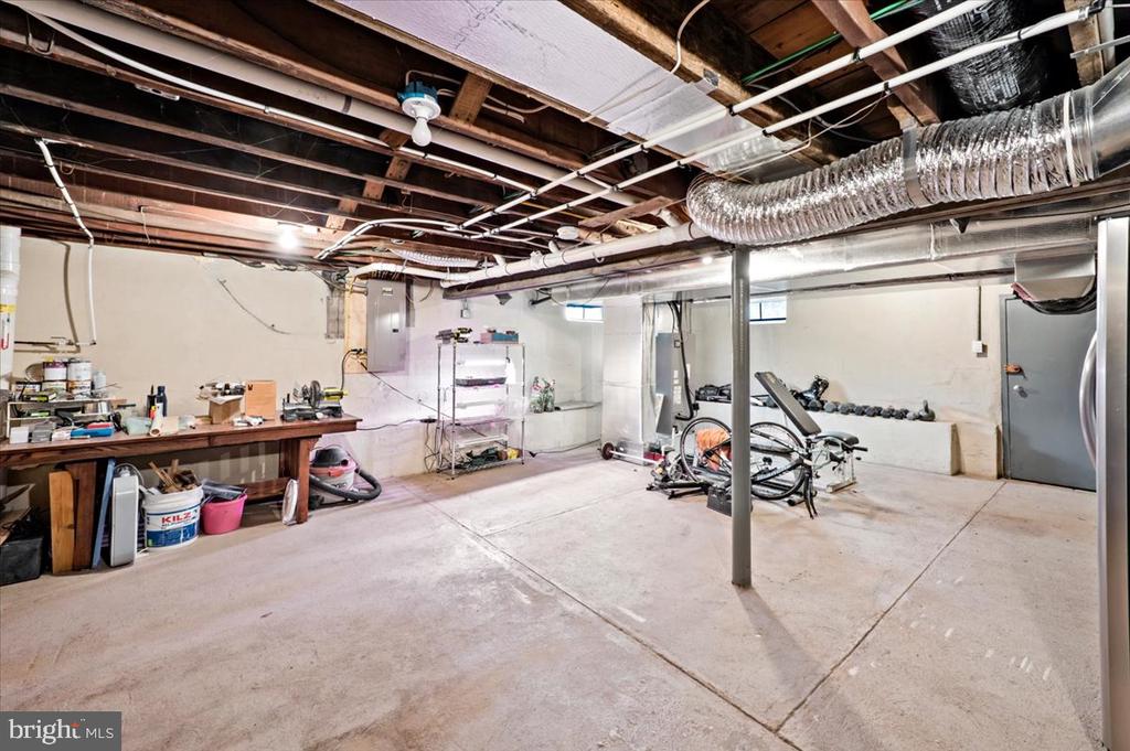 101 Eagle St
