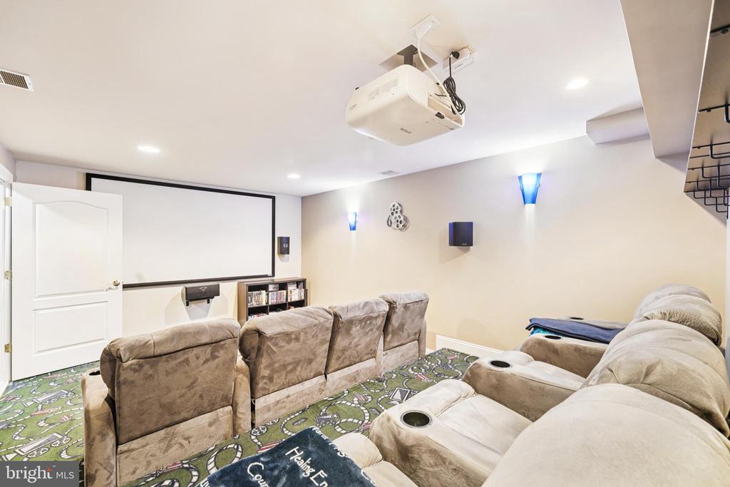6139 PALOMINO DRIVE