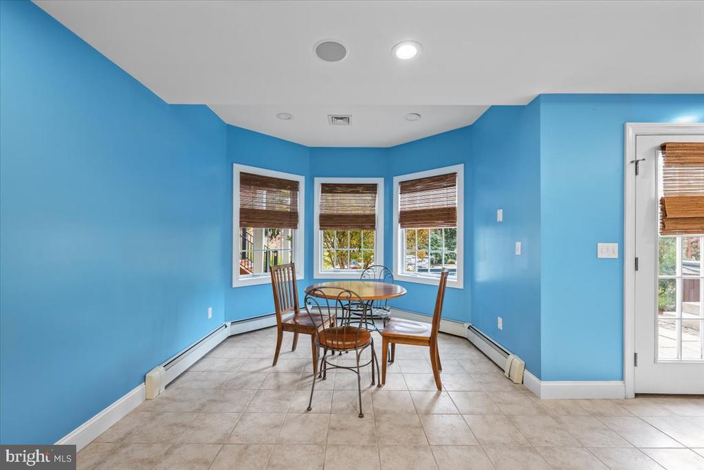 6942 LEHIGH COURT