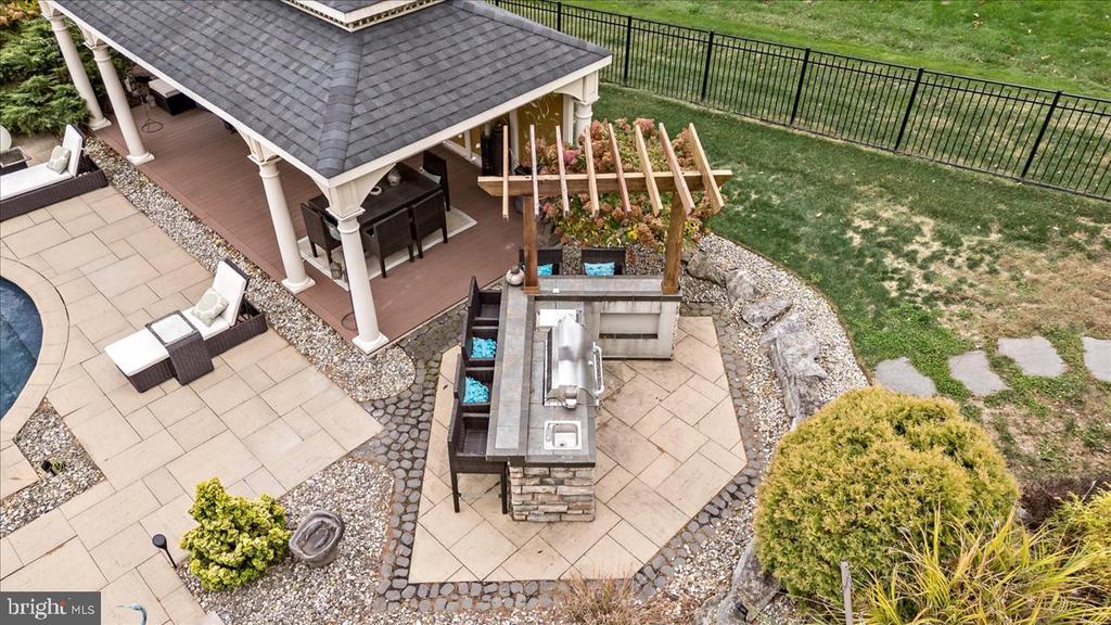 6942 LEHIGH COURT