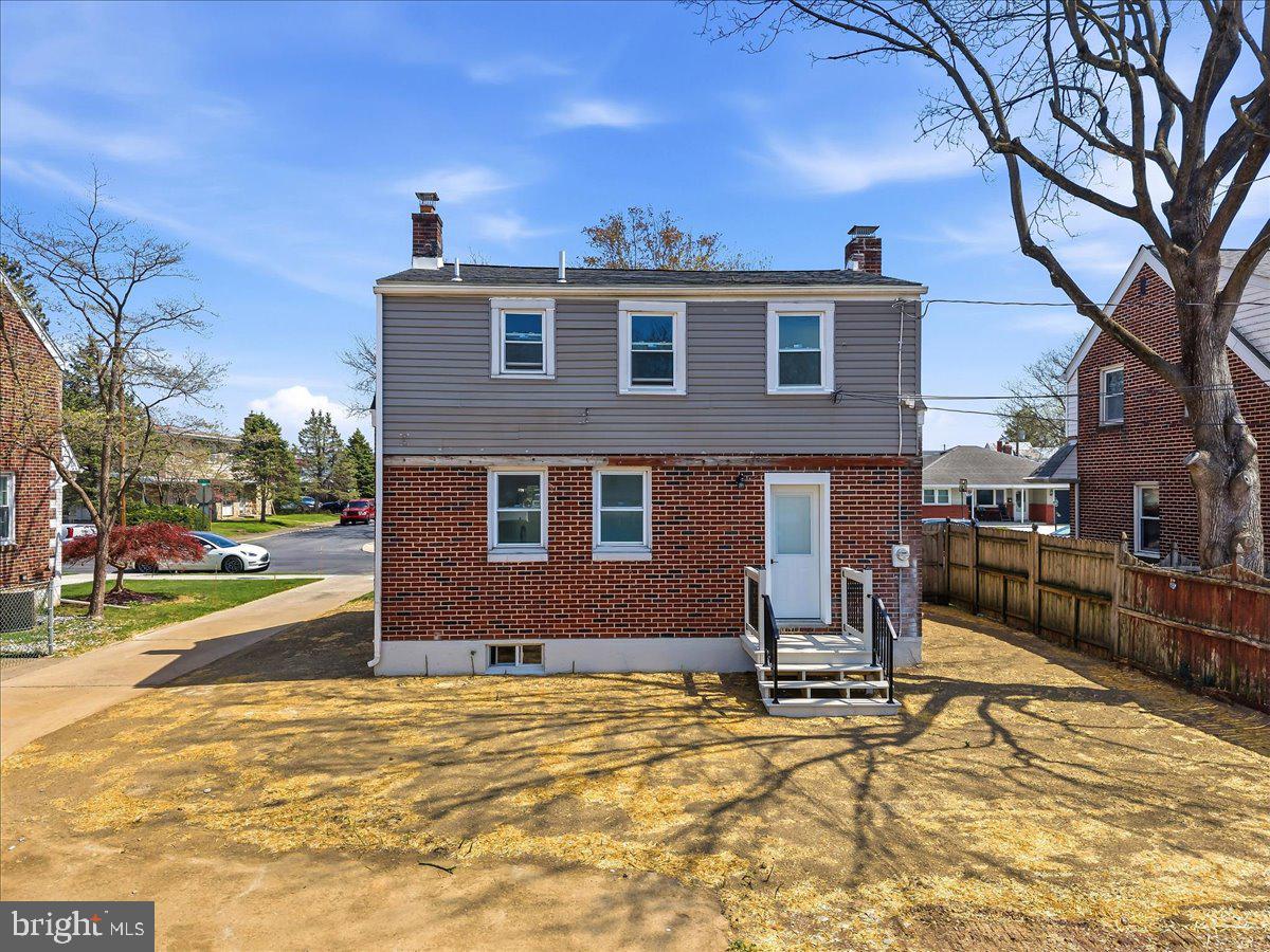 1122 N VAN BUREN STREET