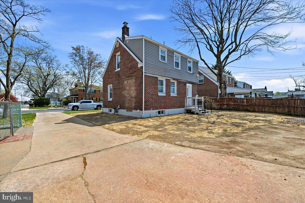 1122 N VAN BUREN STREET