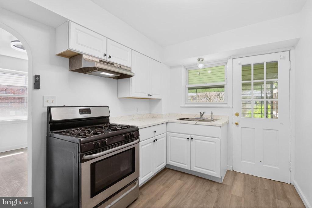 2216 S 9TH STREET