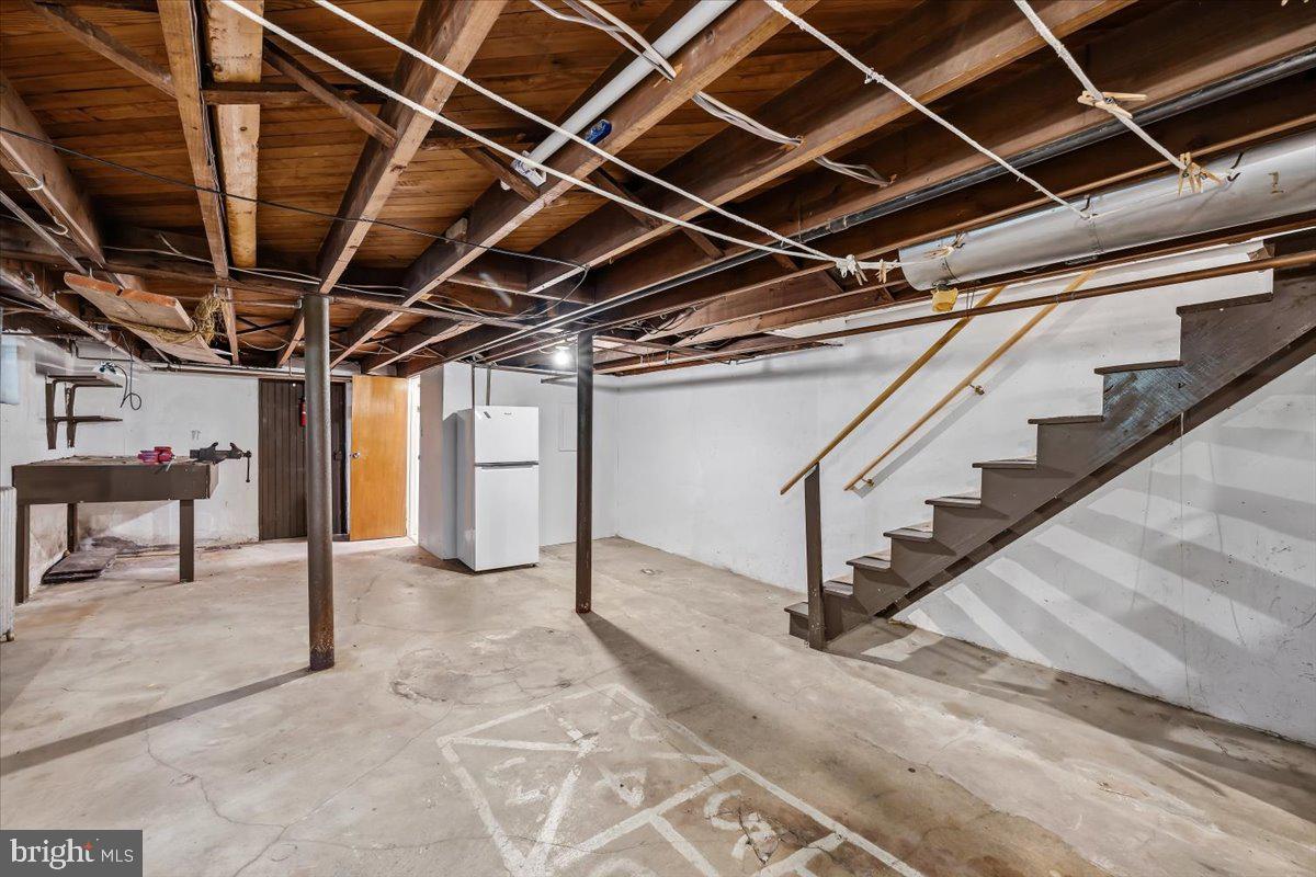 2030 LAWFER AVENUE