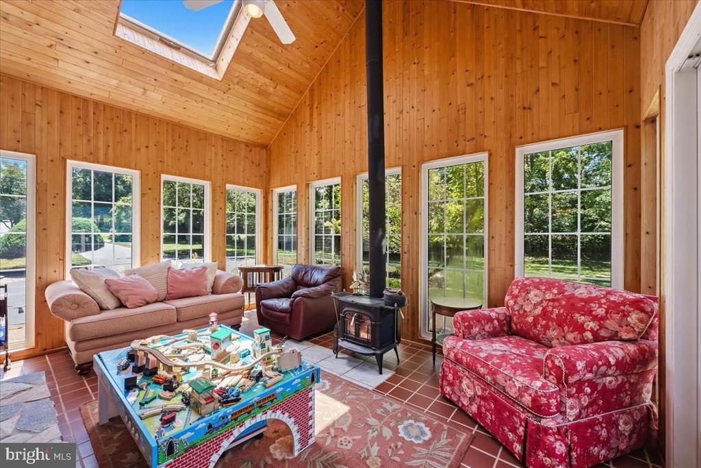 6470 FAWN LANE