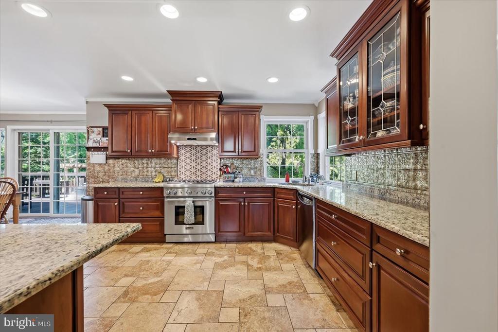 6470 FAWN LANE