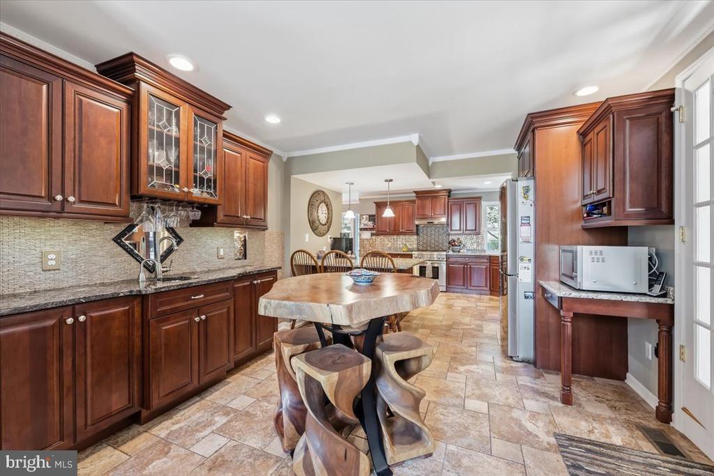 6470 FAWN LANE