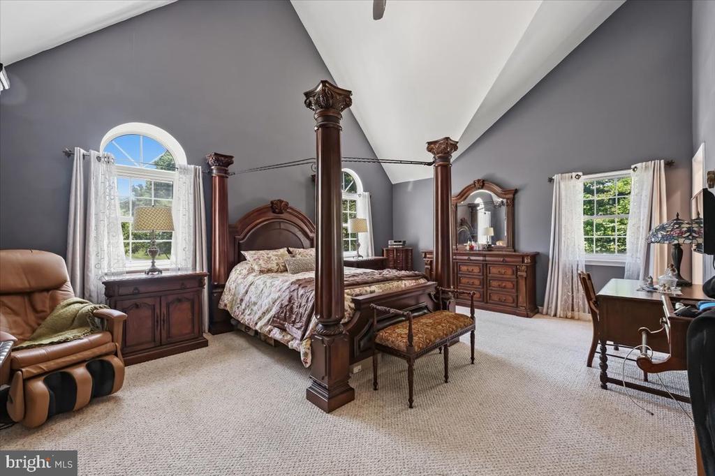 6470 FAWN LANE