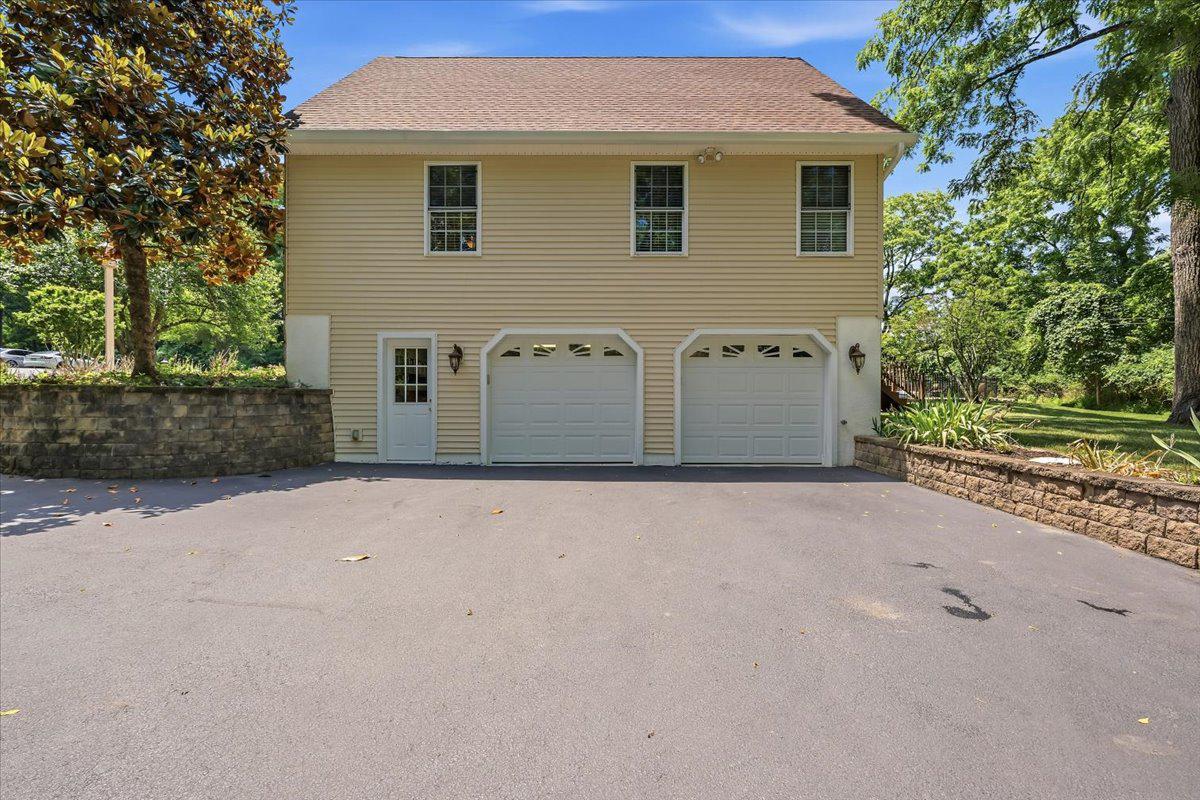 6470 FAWN LANE