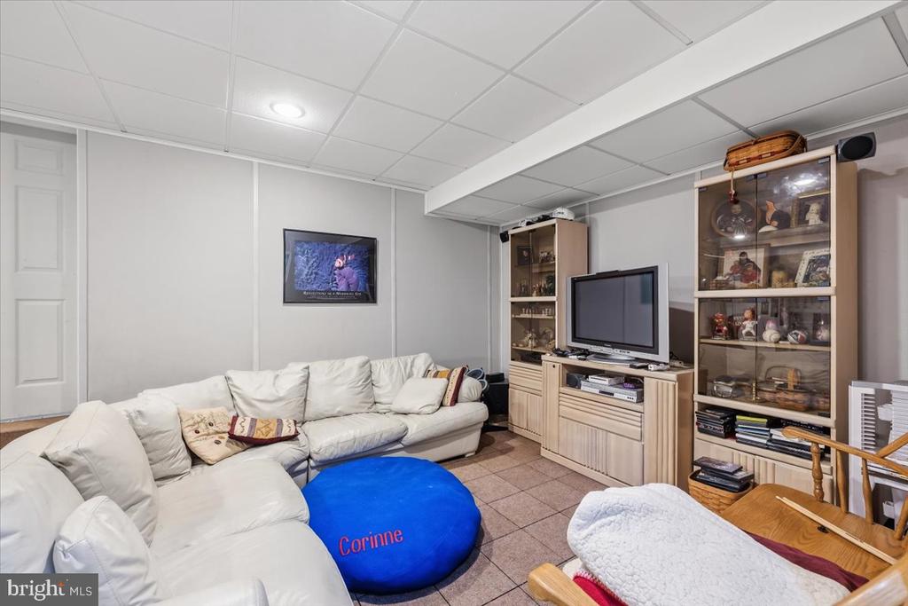 6470 FAWN LANE