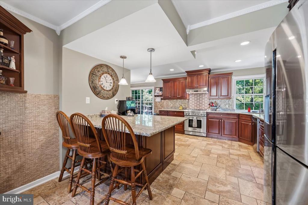 6470 FAWN LANE