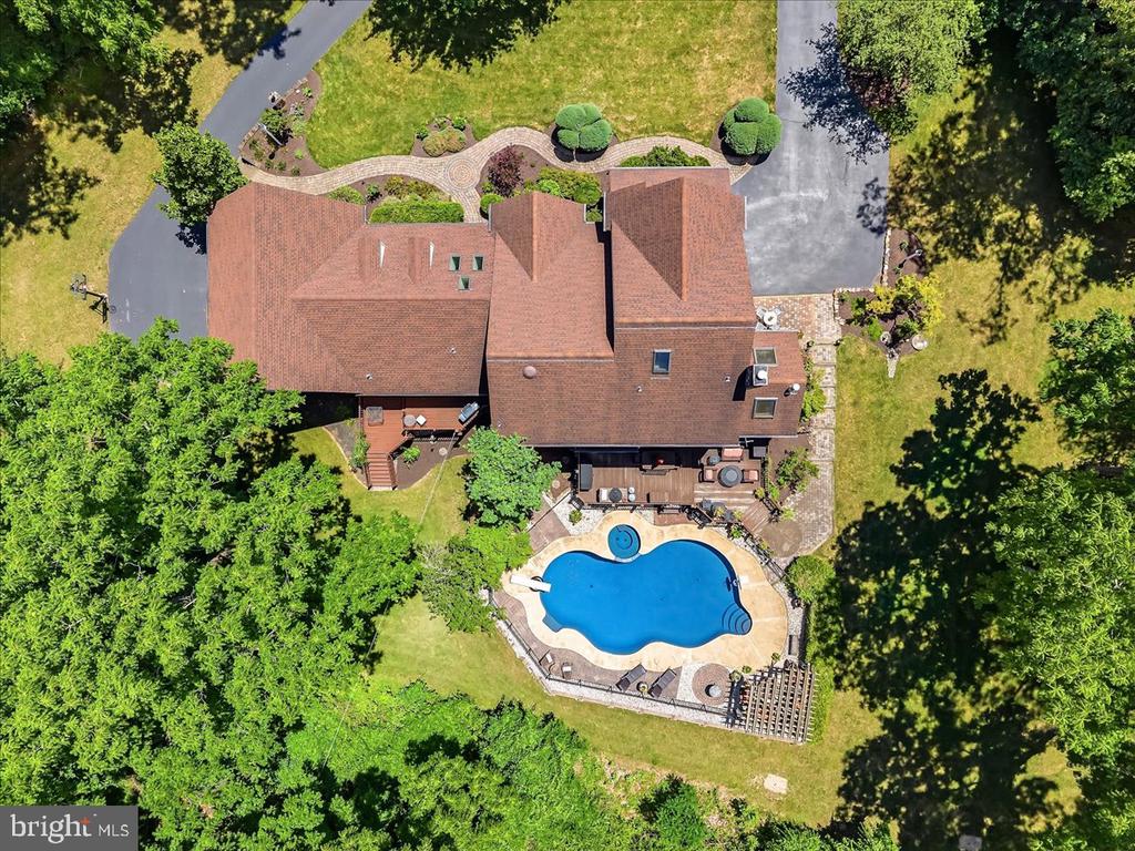6470 FAWN LANE