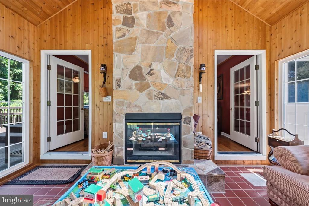 6470 FAWN LANE
